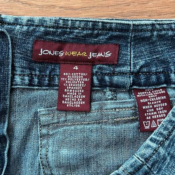 Buttoned Mini Jean Skirt - Picture 4 of 6